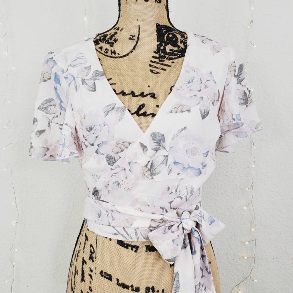 Show Me Your Mumu Wilson Floral Warp Front Top M